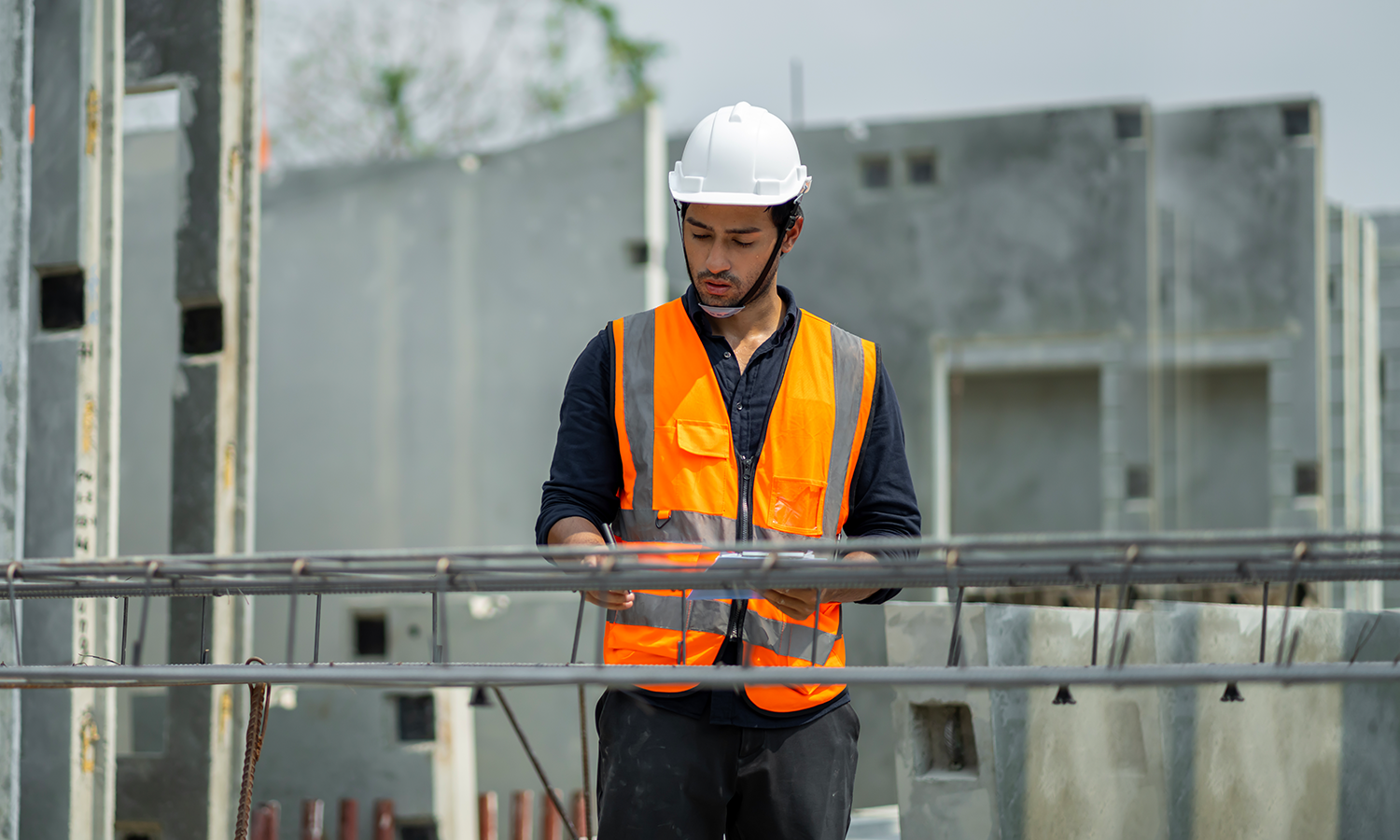 Work Strong, Not in Pain: Cold Laser Therapy for Construction Workers