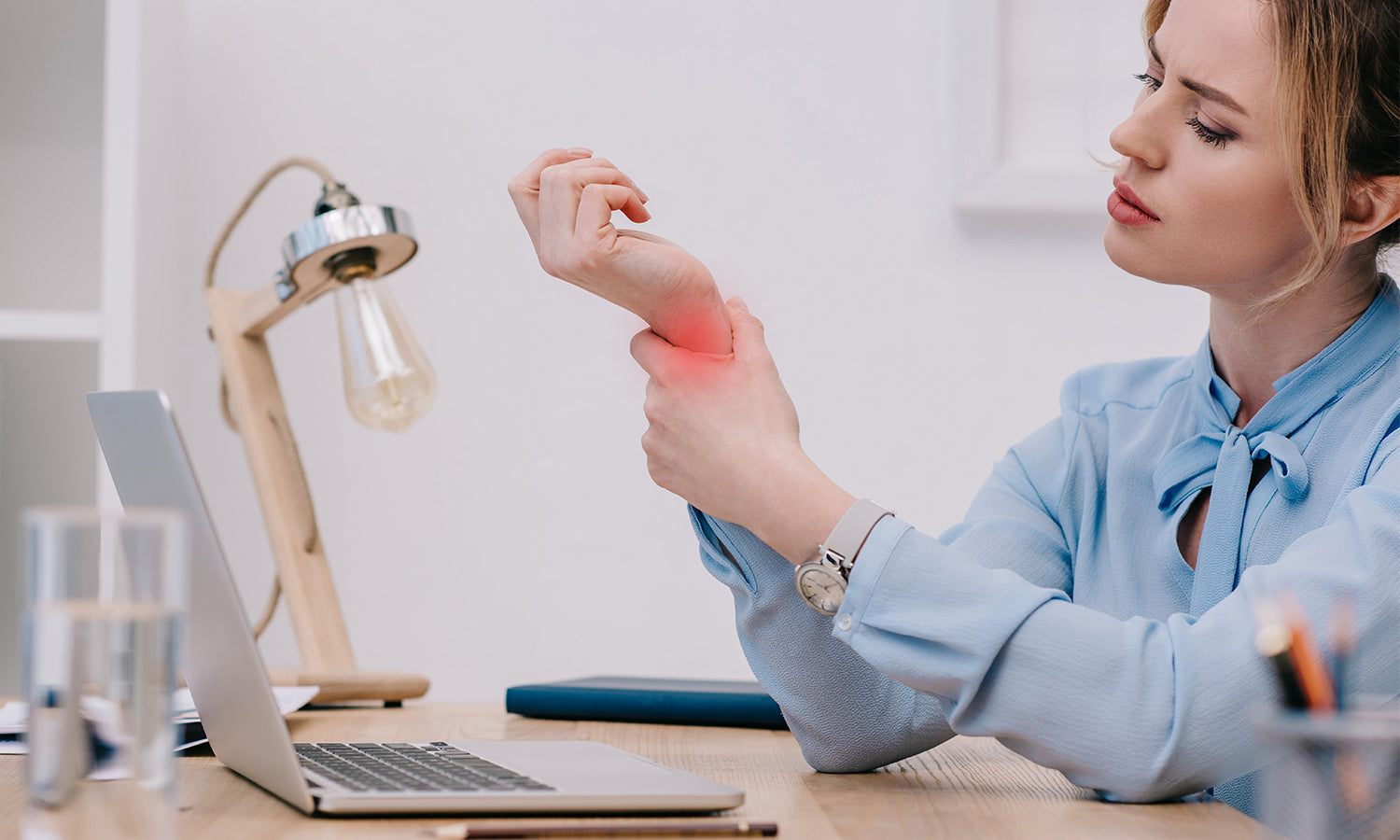 Office Workers and Carpal Tunnel Syndrome: Can Cold Laser Therapy Replace Wrist Splints?