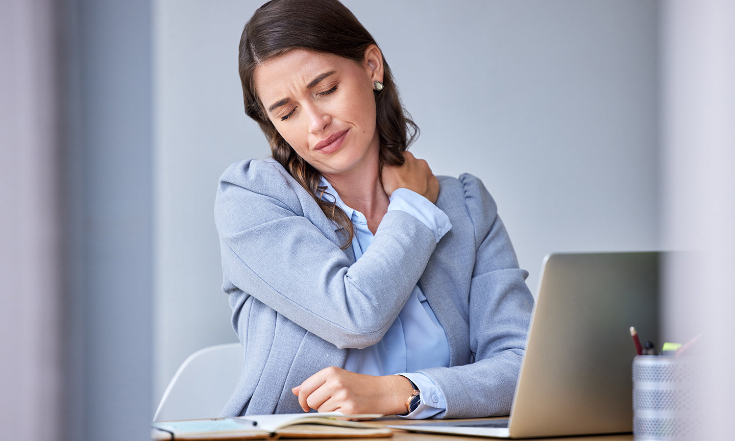 Cold Laser Therapy for Office Workers: A Modern Approach to Chronic Neck and Shoulder Pain Relief