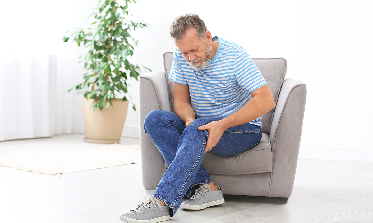 Cold Laser Therapy for Seniors With Knee Pain: Supporting Mobility and Active Aging After 60
