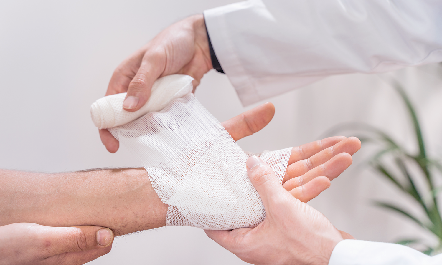 Cold Laser Therapy for Surgical Wounds: Safe Healing and Reduced Swelling